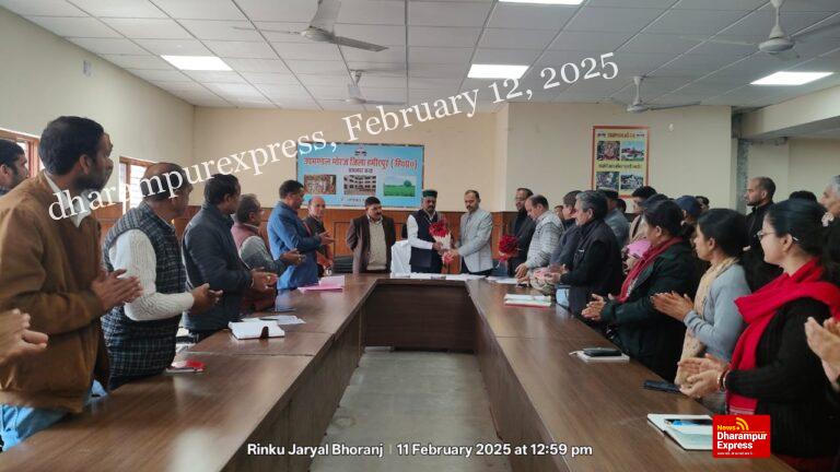 विधायक सुरेश कुमार ने राजस्व विभाग के अधिकारियों को दिए निर्देश