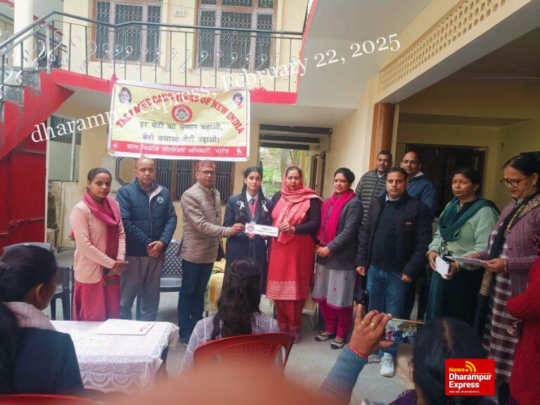 चैंपियन बेटियों को दीं गौरव पट्टिकाएं एवं नेम प्लेट्स