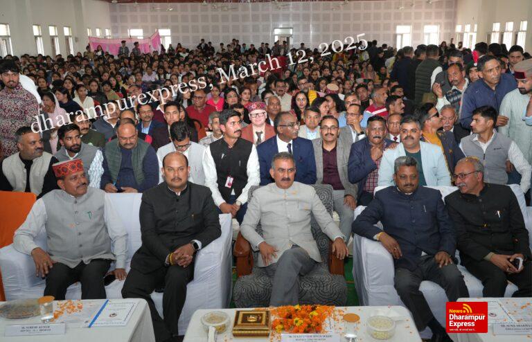 मुख्यमंत्री ने हमीरपुर कॉलेज में एमबीए, एमसीए, एमए हिस्ट्री व पॉलिटिकल साईंस शुरू करने की घोषणा की