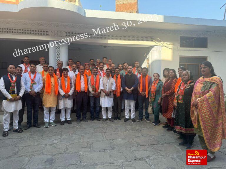 हमीरपुर विधानसभा के शहरी मंडल में मंडल अध्यक्ष श्री पाल शर्मा की अध्यक्षता में हुई परिचय बैठक