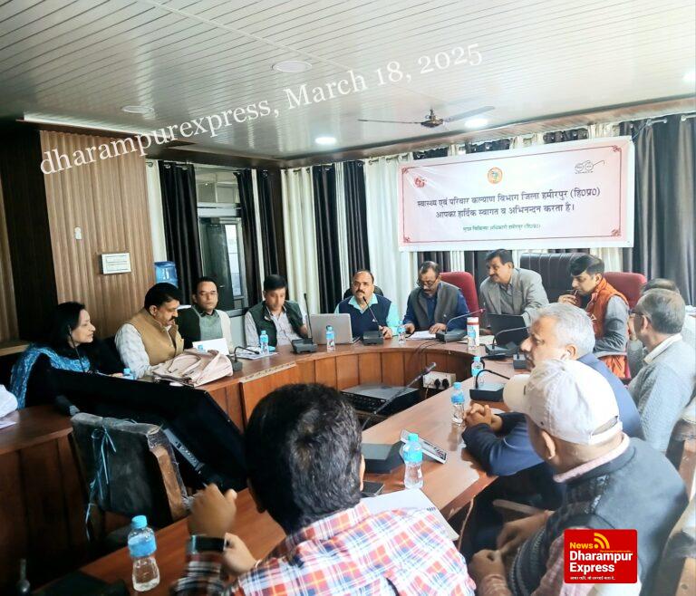सीएमओ कार्यालय में ज़िला स्तरीय मासिक मूल्यांकन बैठक का आयोजन