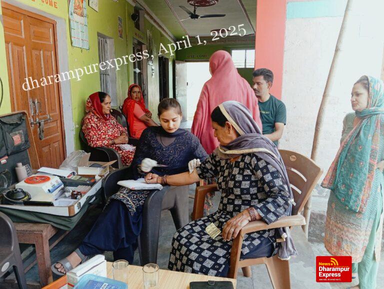 सांसद मोबाईल स्वास्थ्य सेवा ने धबीरी में जांचा 63 लोगों का स्वास्थ्य