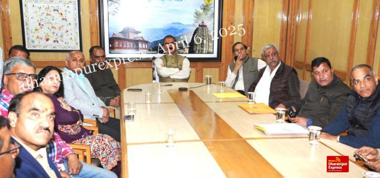 मुख्यमंत्री ने शिमला के सब्जी मंडी क्षेत्र में भव्य नए परिसर की निर्माण योजना की समीक्षा की