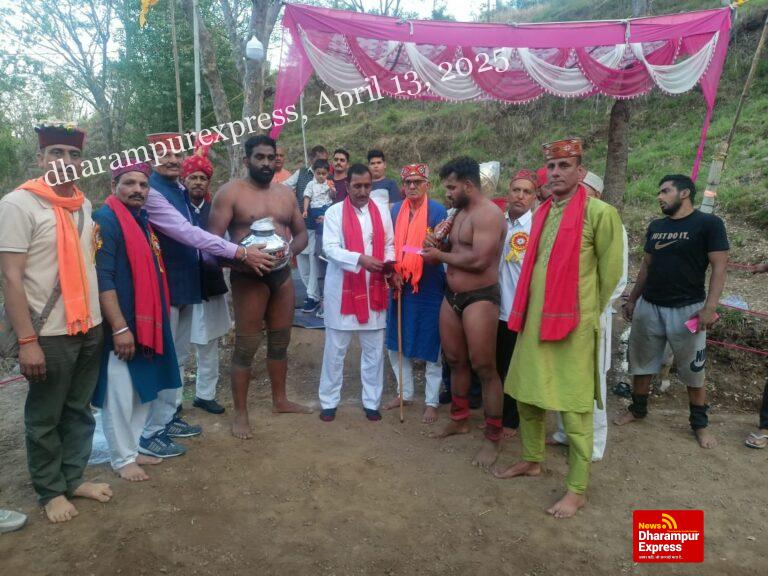 दरबयार गांव में छिंज का आयोजन,  लोगों ने उठाया भरपूर आनंद