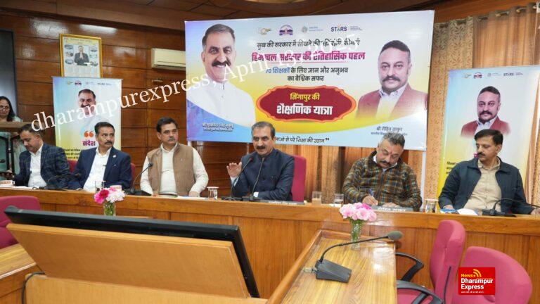 मुख्यमंत्री ने 70 शिक्षकों को सिंगापुर शैक्षणिक यात्रा पर रवाना किया