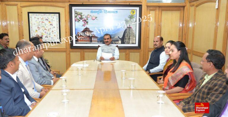 मुख्यमंत्री ने अधिकारियों से ईमानदारी और पारदर्शिता के साथ कार्य करने का आह्वान किया