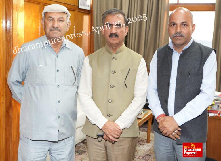 हमीरपुर में चल रहे विकास कार्यों के लिए मुख्यमंत्री का जताया आभार