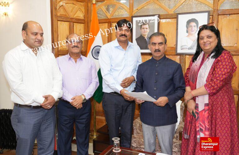 मुख्यमंत्री से धर्मशाला के प्रतिनिधिमंडल ने भेंट की