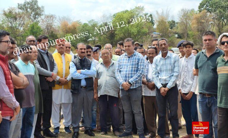 कजिन (ताया के पुत्र) की अंतिम यात्रा में पहुंचे मुख्यमंत्री