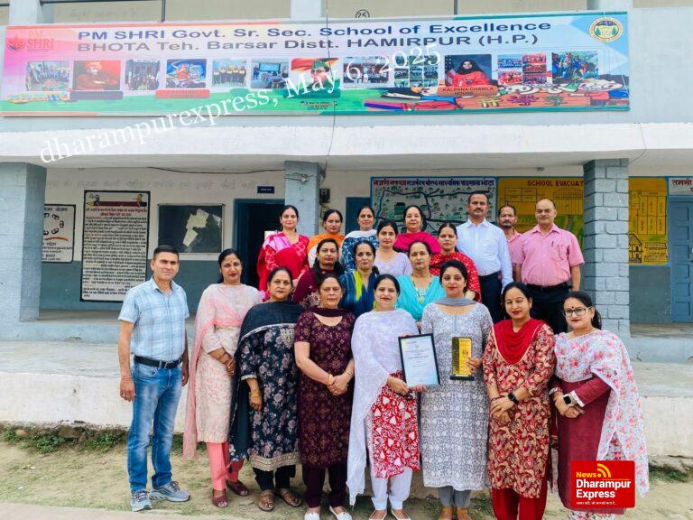 भोटा स्कूल की अध्यापिका सुनैना को मिला वेस्ट वोकेशनल टीचर अवार्ड  