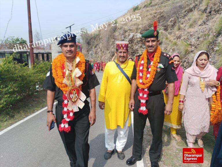 भारतीय सेना में सेवाएं देकर दो भाई एक ही दिन सेवानिवृत्त होकर आए घर