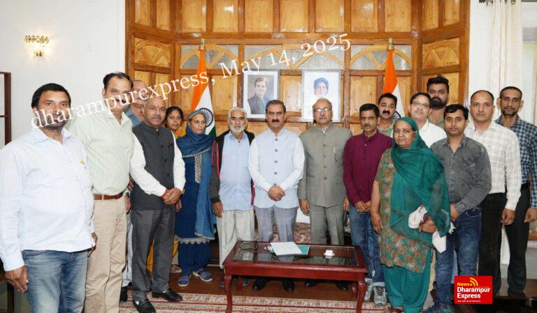 हमीरपुर स्ट्रीट वेंडर्स यूनियन ने मुख्यमंत्री का आभार व्यक्त किया