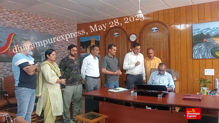 बमसन विकासखंड से आठ पंचायतों को अलग करने की योजना का पंचायत प्रतिनिधियाे ने जताया विरोध