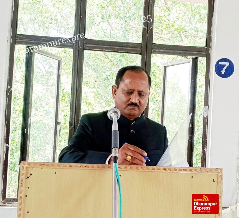 एचपीआरसीए के अध्यक्ष राजीव कुमार ने सदस्य जगदीश चंद कौशल को दिलाई शपथ