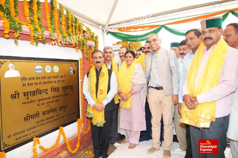मुख्यमंत्री ने देहरा विधानसभा क्षेत्र में 100 करोड़ रुपये की विकासात्मक परियोजनाओं के लोकार्पण और शिलान्यास किए
