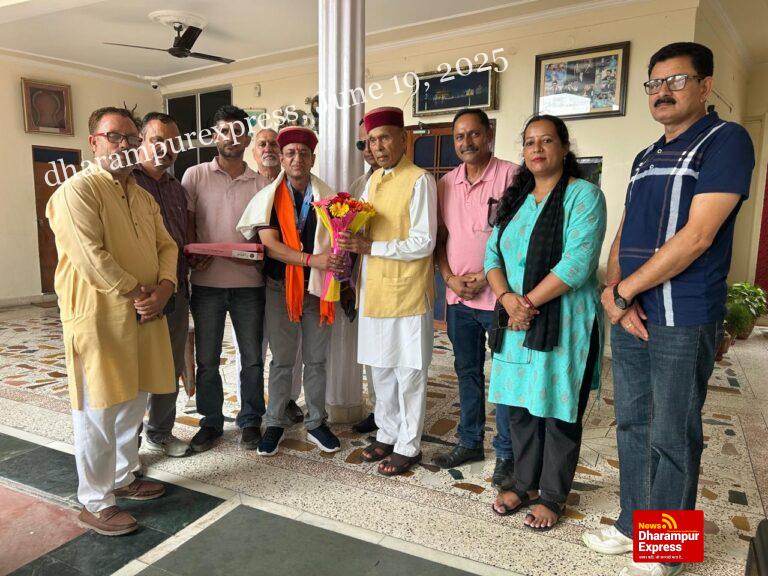 विश्व मास्टर गेम्स में गोल्ड जीतकर लौटे रणबीर ठाकुर, प्रो. धूमल से लिया आशीर्वाद
