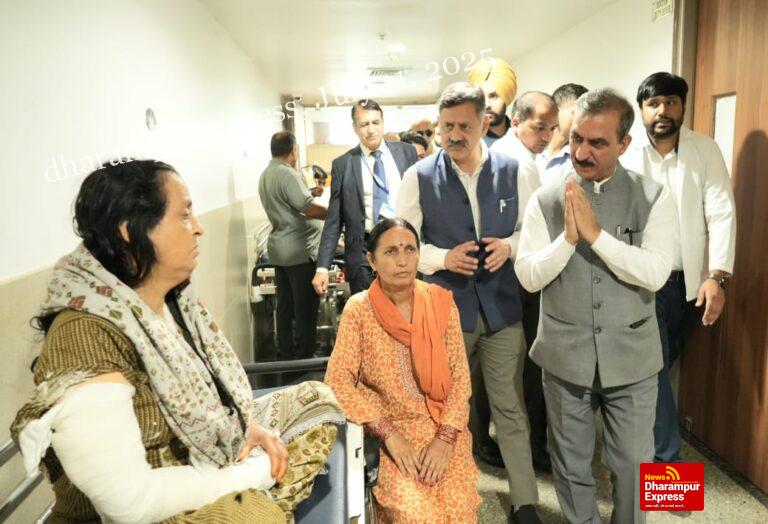 मुख्यमंत्री ने एम्स बिलासपुर में बस दुर्घटना के घायलों का कुशलक्षेम जाना