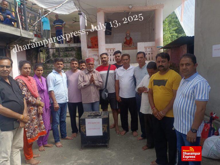 सेटी गांव आपदा राहत में चम्बोह युवक मंडल का बड़ा योगदान, 1 लाख 5 हजार रुपये की सहायता राशि प्रदान