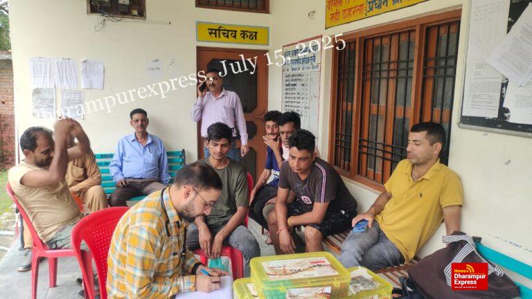 जोल पलाही में सांसद मोबाइल स्वास्थ्य सेवा टीम ने जांचा 77 लोगों का स्वास्थ्य