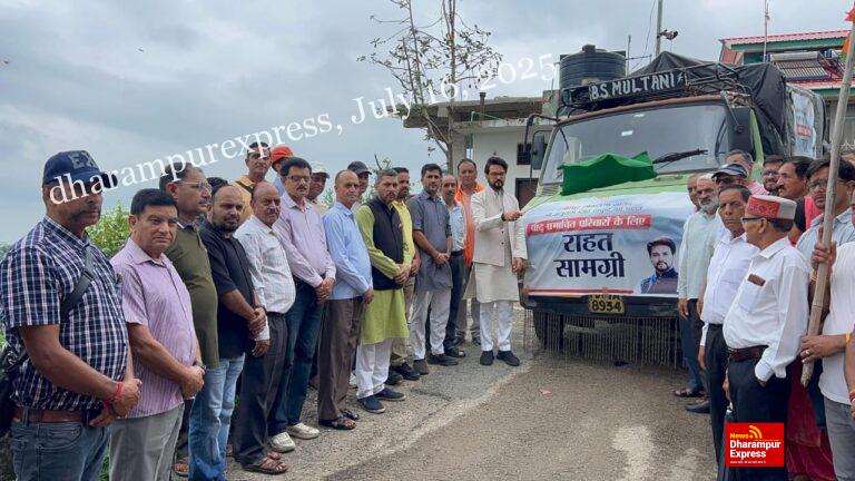 पूर्व केंद्रीय मंत्री अनुराग ठाकुर ने बाढ़ पीड़ितों के लिए राहत सामग्री भेजी