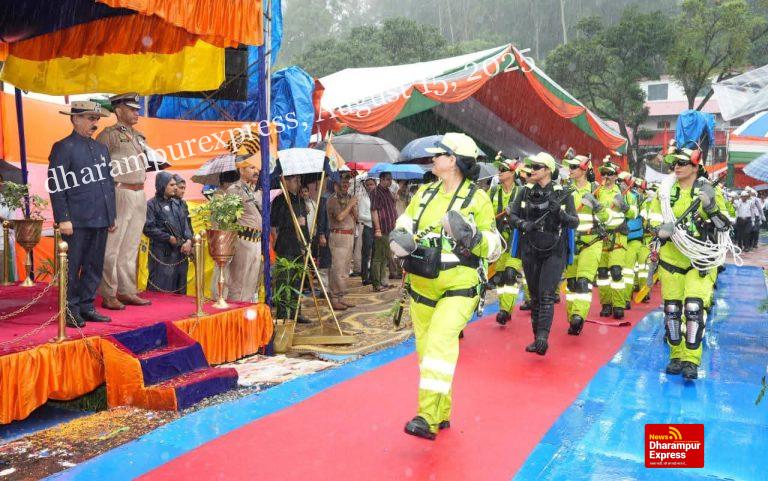 मुख्यमंत्री ने सरकाघाट में राज्य स्तरीय स्वतंत्रता दिवस पर राष्ट्रीय ध्वज फहराया