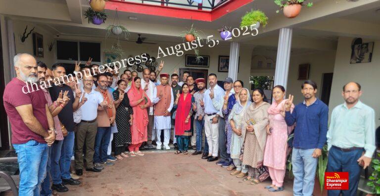 भाजपा जिला कार्यकारिणी के पदाधिकारियों ने पूर्व मुख्यमंत्री प्रो. प्रेम कुमार धूमल के प्रति आभार व्यक्त किया