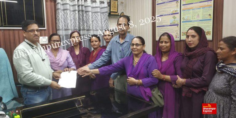 अपनी मांगों को लेकर आंगनबाड़ी वर्कर्स ने बाल विकास विभाग को ज्ञापन सौंपा