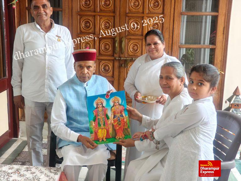 प्रो. प्रेम कुमार धूमल ने ब्रह्माकुमारी सदस्यों के साथ रक्षाबंधन मनाया