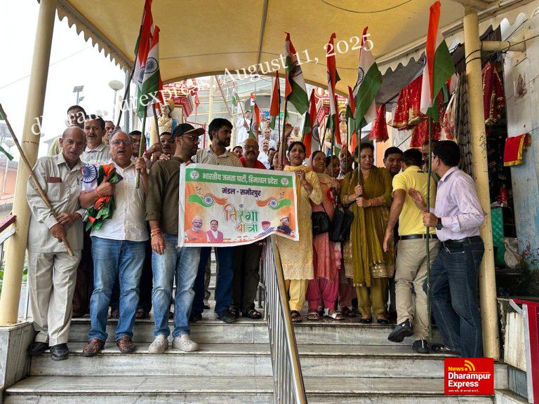 अवाहदेवी में भव्य तिरंगा रैली, गूंजे देशभक्ति के नारे