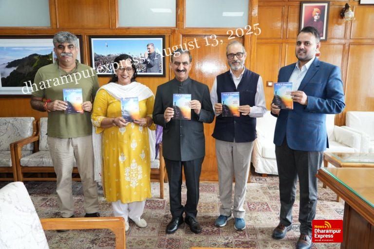 मुख्यमंत्री ने ‘संघर्ष से शिखर तक’ पुस्तक का किया विमोचन 