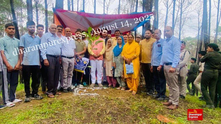76वें वन महोत्सव में विधायक इन्द्रदत्त लखनपाल का हरित संकल्प, घुमारली में किया पौधारोपण, जनता से पर्यावरण संरक्षण का आह्वान