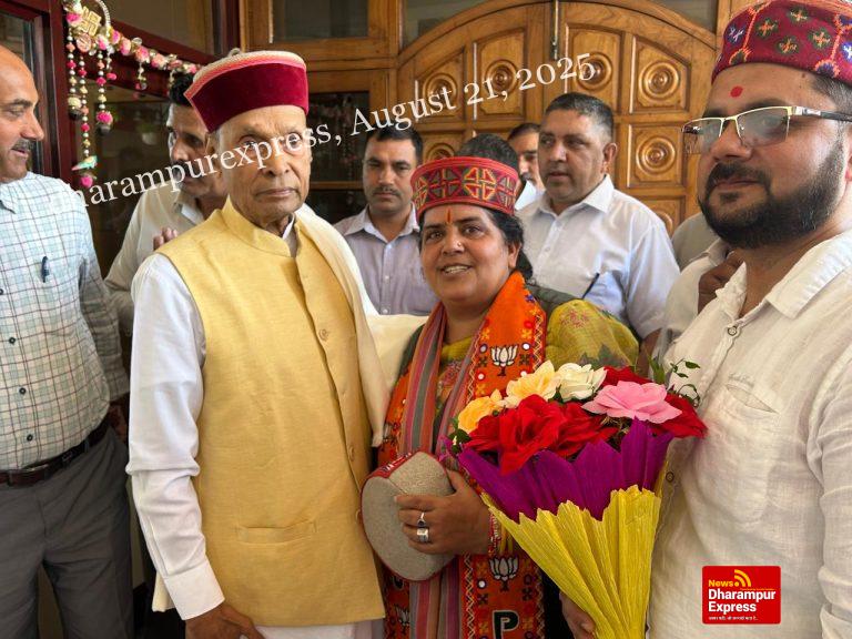 धूमल से आशीर्वाद लेने समीरपुर पहुंची  वंदना योगी