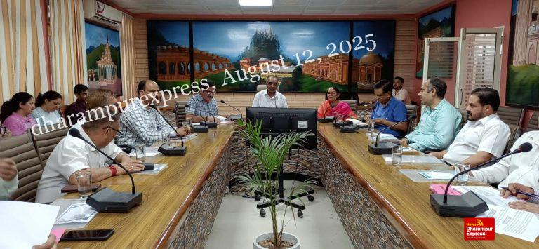 उपायुक्त ने की महिला एवं बाल विकास योजनाओं की समीक्षा