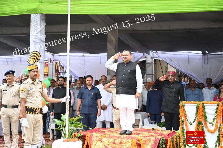 हमीरपुर में स्वतंत्रता दिवस पर विधानसभा उपाध्यक्ष ने किया ध्वजारोहण