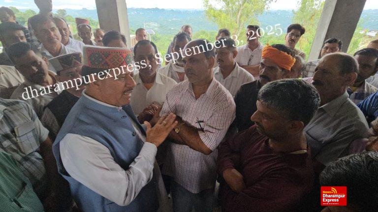 विधायक ने चबूतरा में आपदा प्रभावित क्षेत्र का किया दौरा