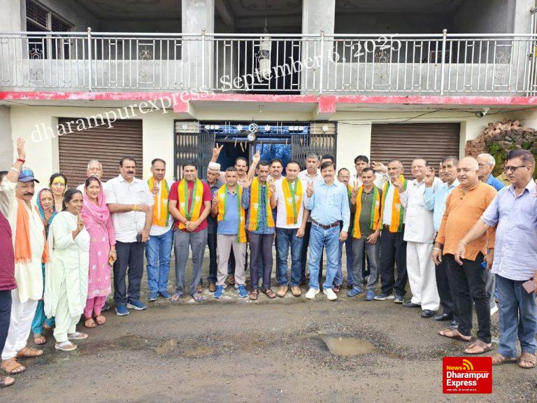कांग्रेस को झटका, ककड़ पंचायत उप प्रधान सहित एक दर्जन से ज्यादा लोग भाजपा में शामिल