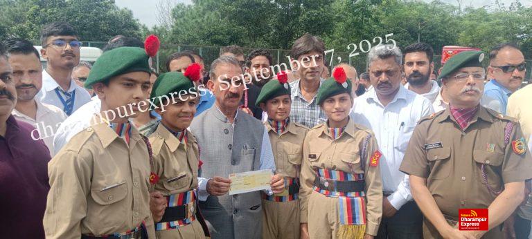 नालटी स्कूल प्रबंधन ने आपदा प्रभावितो के लिए राहत कोष में मुख्यमंत्री को सौंपा 100000 का चेक