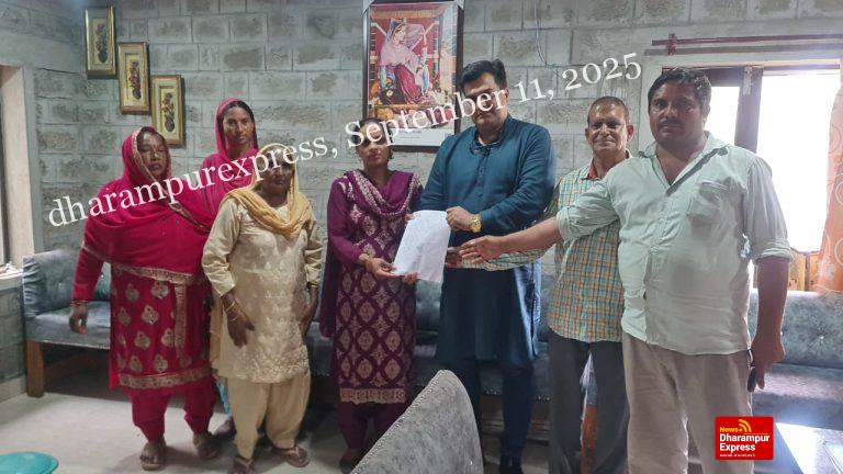 खग्गल मिडिल स्कूल में संस्कृत शास्त्री का पद रिक्त – ग्रामीणों ने जताई चिंता, डॉ. पुष्पेंद्र वर्मा को सौंपा ज्ञापन