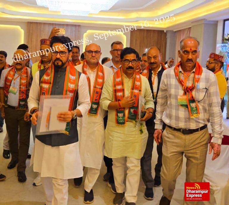 अनुराग ठाकुर और सिद्धार्थन भाजपा हमीरपुर जिला कार्यसमिति बैठक में पहुँचे, पार्टी कार्यकर्ताओं में किया ऊर्जा का संचार