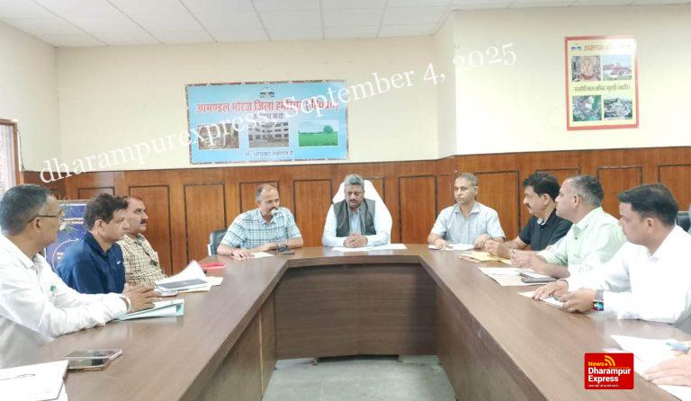 विधायक सुरेश कुमार ने अधिकारियों से ली नुक्सान की रिपोर्ट
