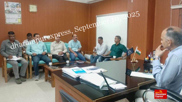 सरकारी योजनाओं का प्रचार-प्रसार करें और पात्र लोगों को लाभान्वित करें