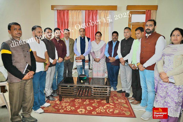स्कूल बंद करने की बजाय छात्र संख्या घटने की चिंता करे सरकार: जयराम ठाकुर 