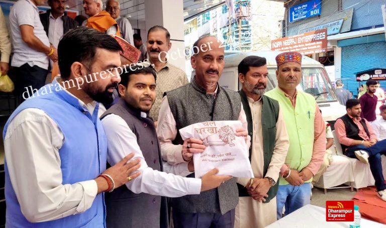 अनुराग के जन्मदिवस पर हथकरघा व स्वदेशी आंदोलन को युवाओं ने दिया बल