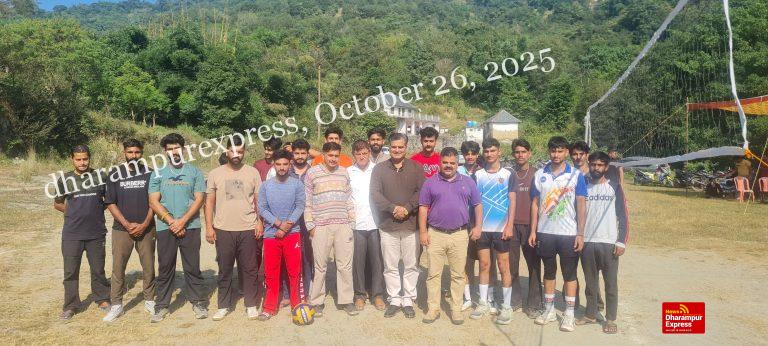 खग्गल में वॉलीबॉल प्रतियोगिता का डॉ पुष्पेंद्र वर्मा ने किया शुभारंभ