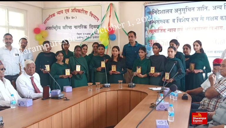 अंतर्राष्ट्रीय वृद्धजन दिवस पर किया बुजुर्गों का सम्मान