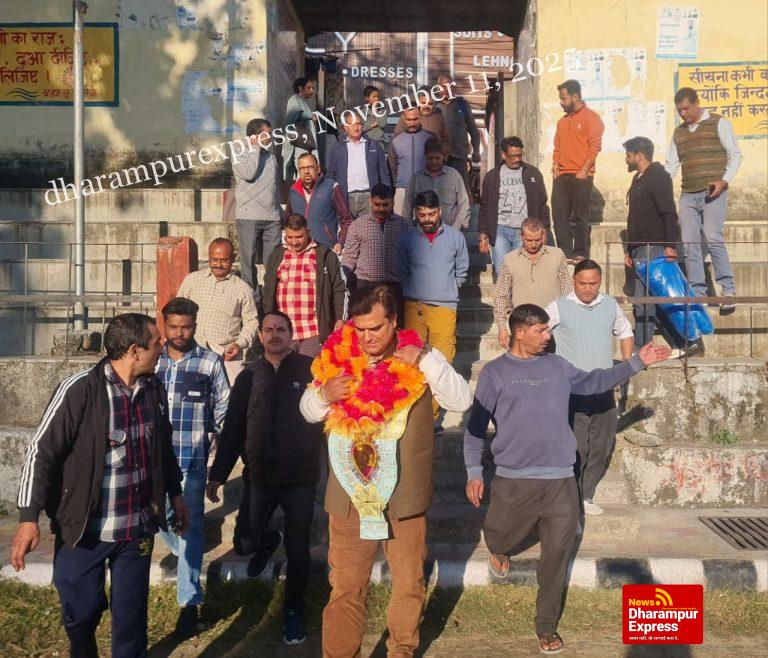 डॉ.पुष्पेंद्र वर्मा ने मध्य बाजार क्षेत्र में वर्षों पुरानी समस्या का किया समाधान