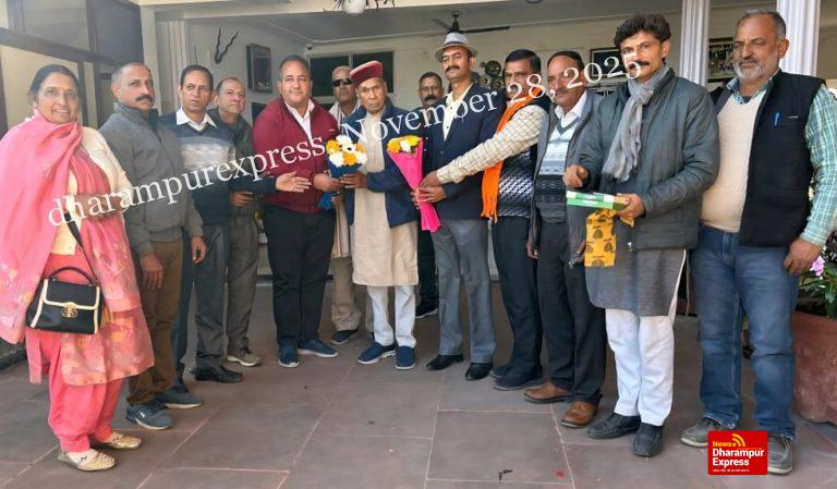 जिला हमीरपुर सहकारिता विकास संघ चुनावों में विजेता 6 निदेशकों ने पूर्व मुख्यमंत्री प्रो. प्रेम कुमार धूमल से मिलकर लिया आशीर्वाद