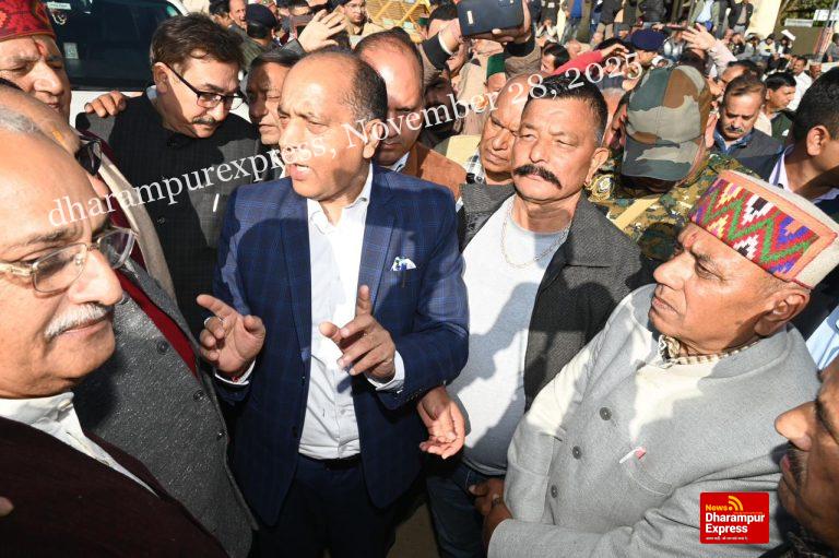 प्रदेश की सेवा करने वाले कर्मचारी अपने हकों के लिए तरस रहे : जयराम ठाकुर