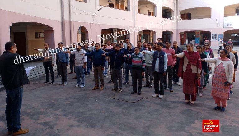 भोरंज में भी अधिकारियों-कर्मचारियों ने नशे का विरोध करने की शपथ
