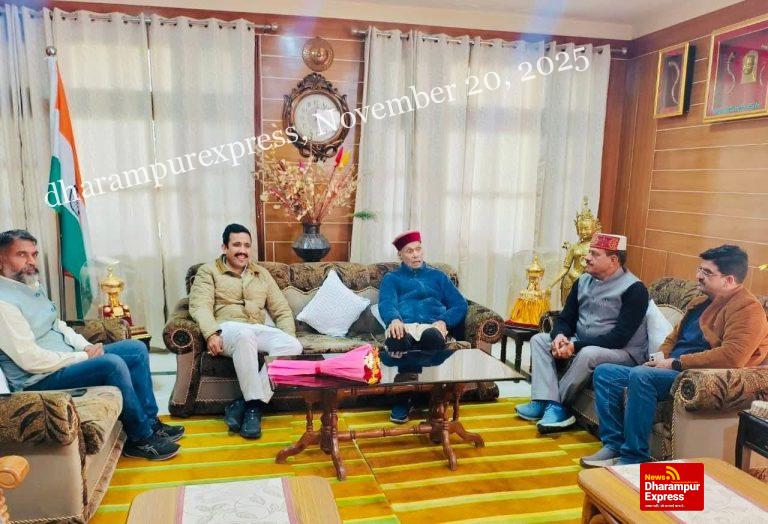 विक्रमादित्य सिंह ने प्रेम कुमार धूमल से की भेंट, रंजना के परिजनों को ढांढस बंधाया